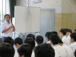 2年生対象の進路セミナーを行いました