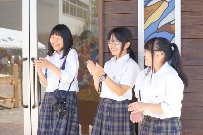 バンドを楽しむ生徒たち