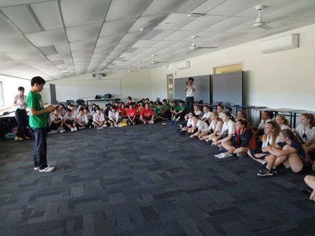 現地生徒への発表