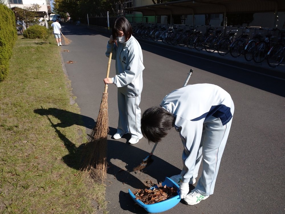 除草作業の様子２