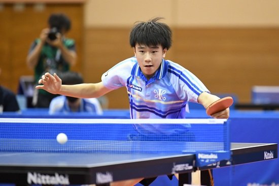 シングルス優勝の小野泰和