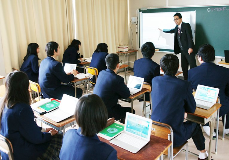 2.電子黒板で視覚的に授業を理解